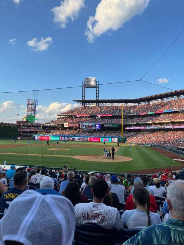 Citizens Bank Park, bloc: Diamond Club B, rangée: 16, place: 10