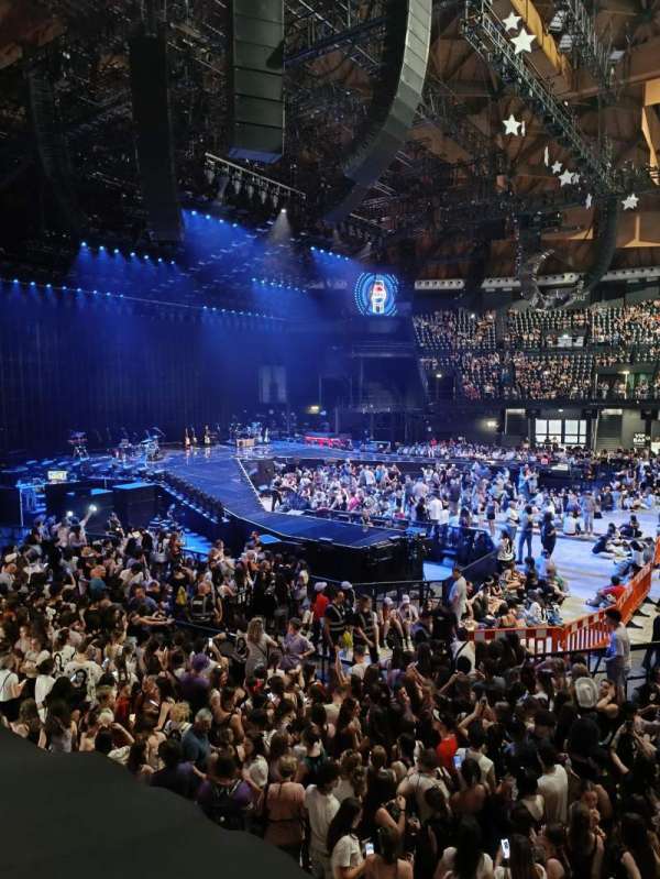 Unipol Arena, bloc: 1 settore ovest, rangée: 2, place: 8