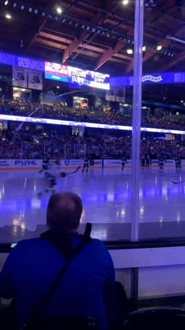Allstate Arena, bloc: 105, rangée: CC, place: 4