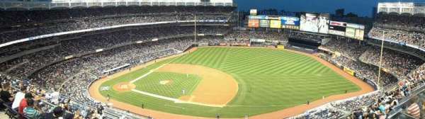 Yankee Stadium, bloc: 414, rangée: 1, place: 20