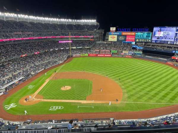 Yankee Stadium, bloc: 416, rangée: 1, place: 1
