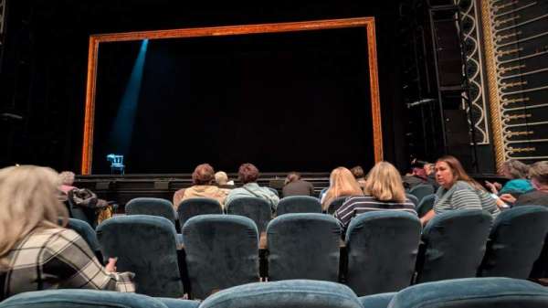 Ed Mirvish Theatre, bloc: Orchestra R, rangée: DD, place: 29