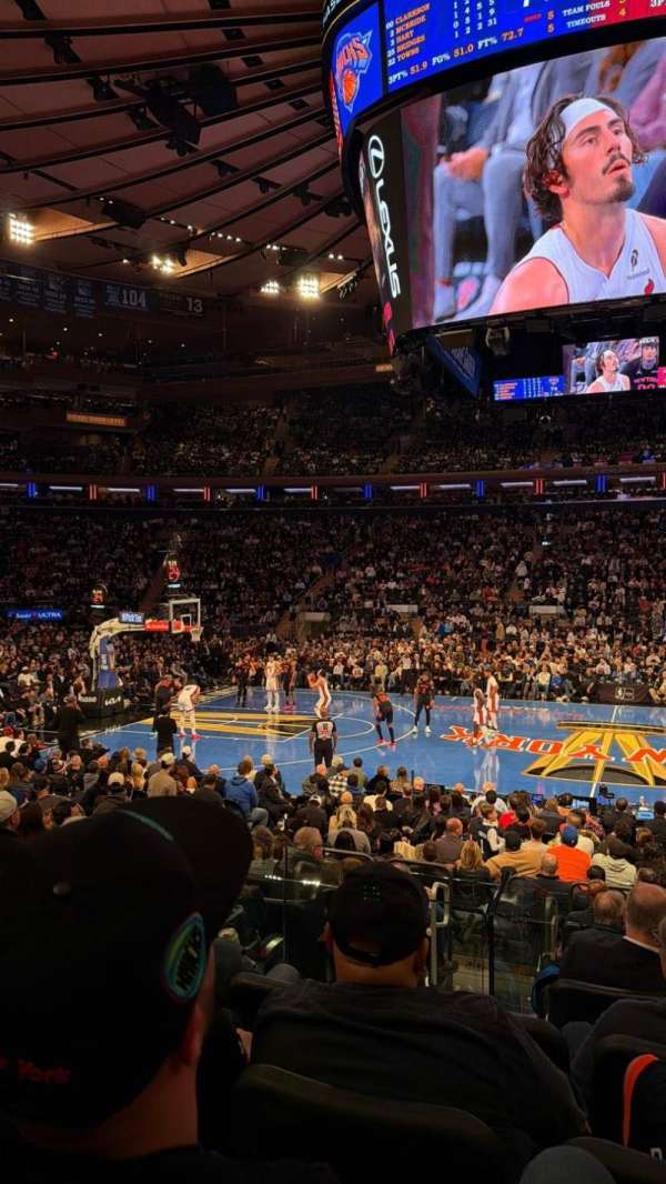 Madison Square Garden, bloc: 107, rangée: 09, place: 14