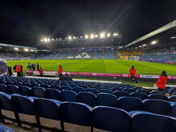 Elland Road, bloc: C17, rangée: LL, place: 52