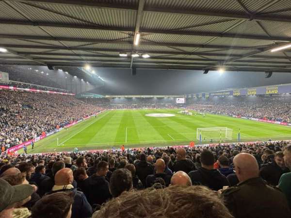 Elland Road, bloc: N11, rangée: P, place: 130