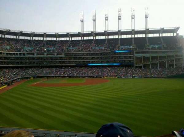 Progressive Field, bloc: 307, rangée: C, place: 19
