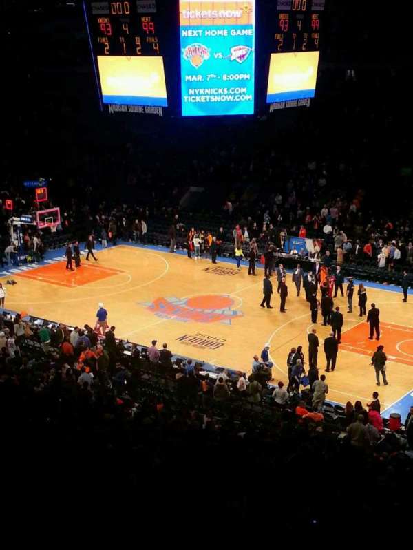 Madison Square Garden, bloc: 214, rangée: 3, place: 2