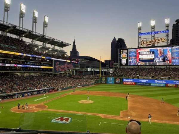 Progressive Field, bloc: 342, rangée: C, place: 10