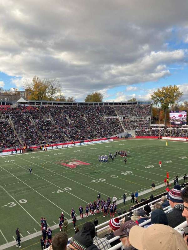 Percival Molson Memorial Stadium, bloc: W2, rangée: 6, place: 18
