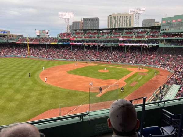 Fenway Park, bloc: Suite L19, rangée: 4