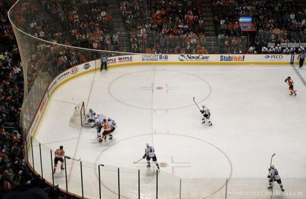 Xfinity Mobile Arena, bloc: 211, rangée: 3, place: 8