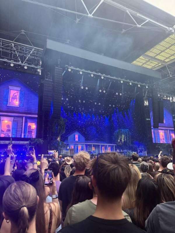 Wembley Stadium, bloc: Front standing