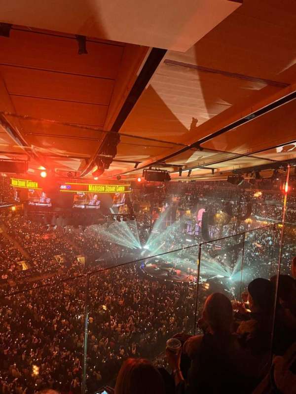 Madison Square Garden, bloc: 311, rangée: 2, place: 7
