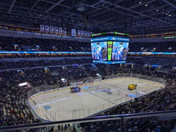 Enterprise Center, bloc: 324, rangée: A, place: 7