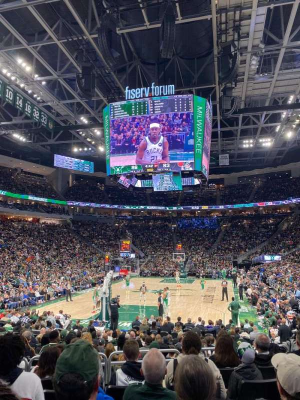 Fiserv Forum, bloc: 121, rangée: 10, place: 5