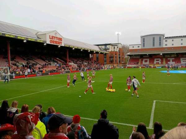 Brisbane Road, bloc: North Stand block D, rangée: D, place: 84