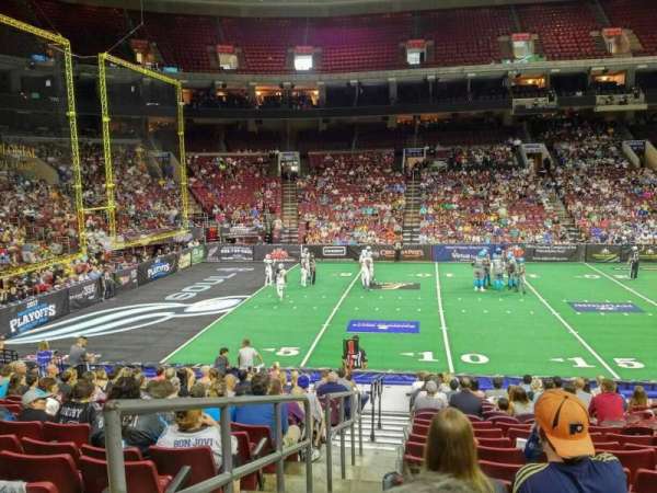 Xfinity Mobile Arena, bloc: 124, rangée: 16, place: 1