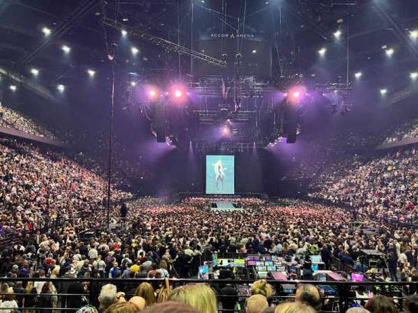Accor Arena, bloc: Gradin U, rangée: 19, place: 28