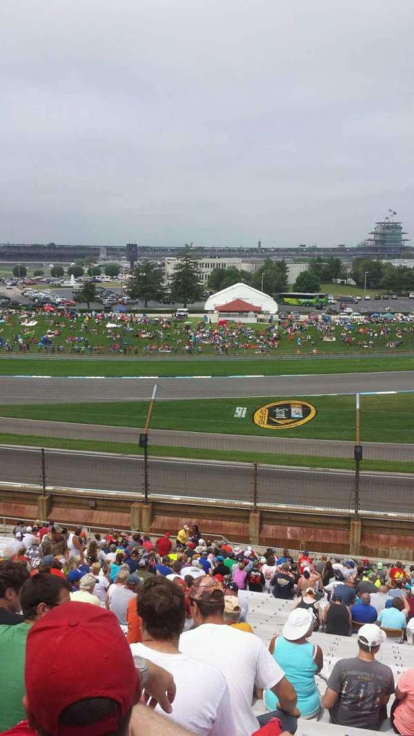 Indianapolis Motor Speedway, bloc: 32, rangée: QQ, place: 13