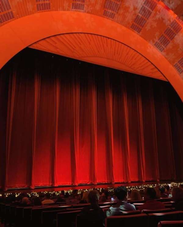 Radio City Music Hall, bloc: Orchestra 6, rangée: SS, place: 601