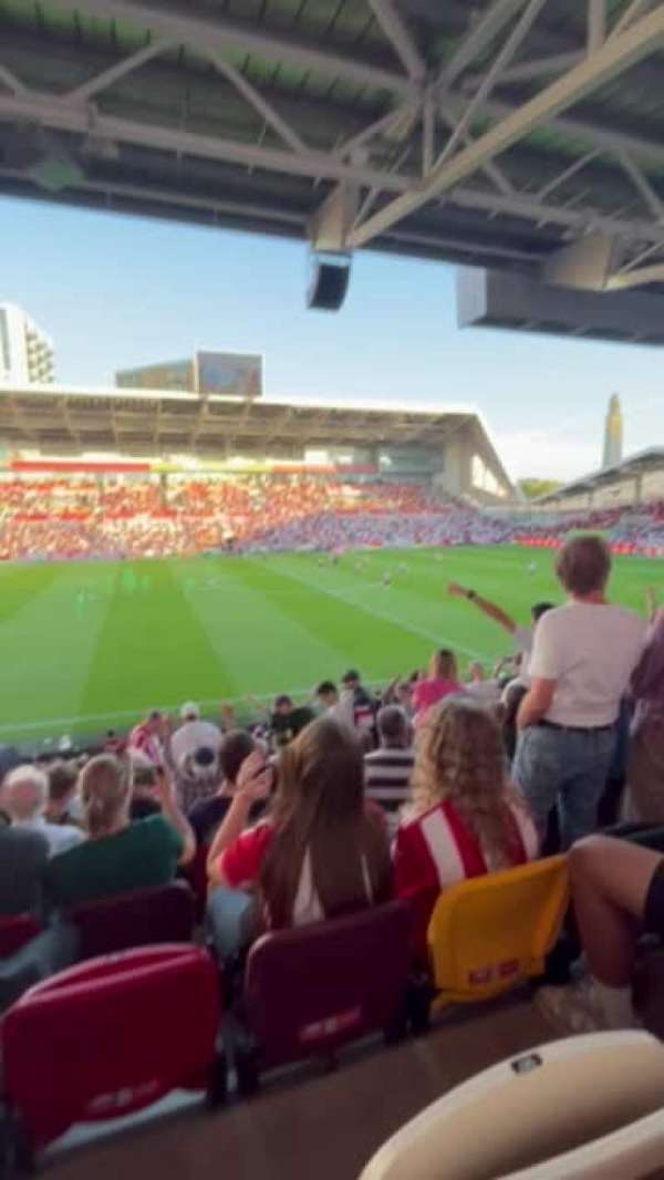 Gtech Community Stadium, bloc: N122, rangée: 20, place: 566