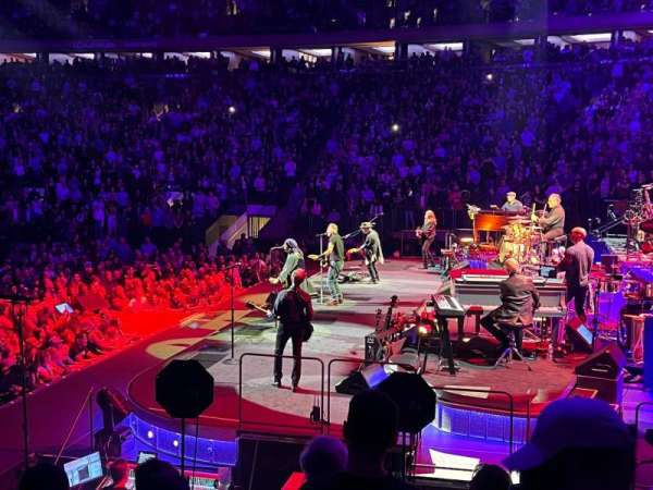 Madison Square Garden, bloc: 110, rangée: 8, place: 1