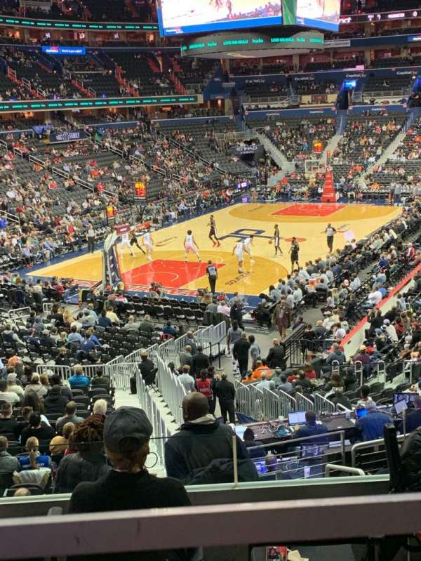 Capital One Arena, bloc: 118, rangée: V, place: 18