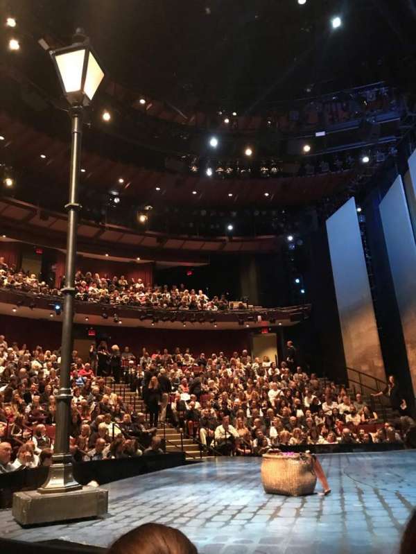 Vivian Beaumont Theater, bloc: Orchestra R, rangée: C, place: 505