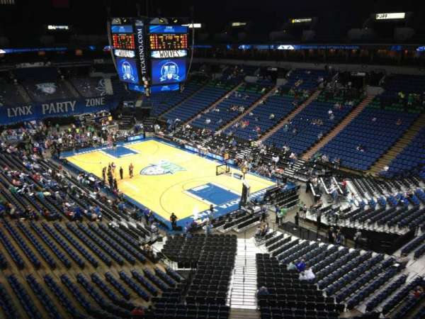 Target Center, bloc: 204, rangée: A, place: 8