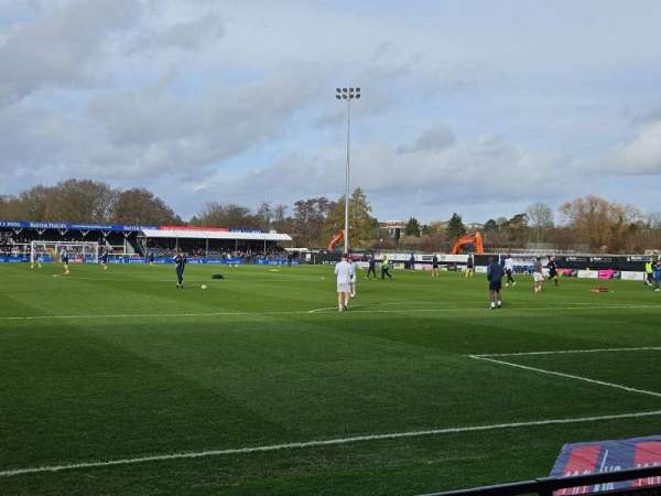 Hayes Lane, bloc: Glyn Beverly Stand D, rangée: C, place: 111