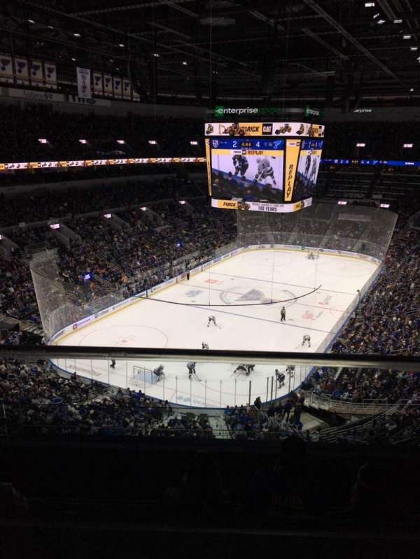 Enterprise Center, bloc: 326, rangée: H, place: 12