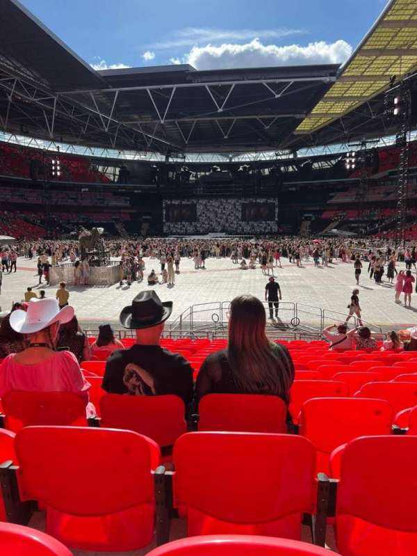 Wembley Stadium, bloc: 111, rangée: 15, place: 246