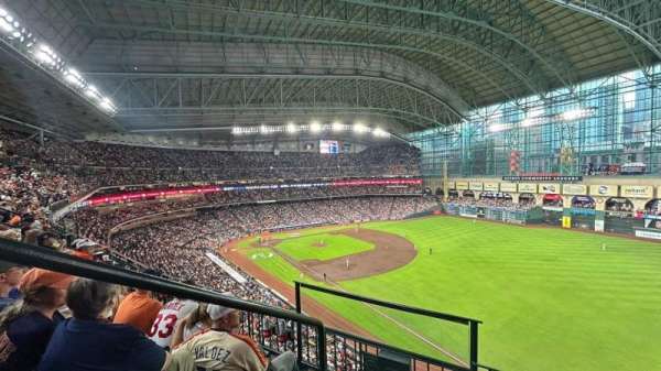 Daikin Park, bloc: 332, rangée: 3, place: 1