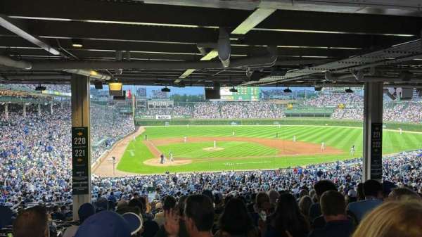Wrigley Field, bloc: 221, rangée: 20, place: 2