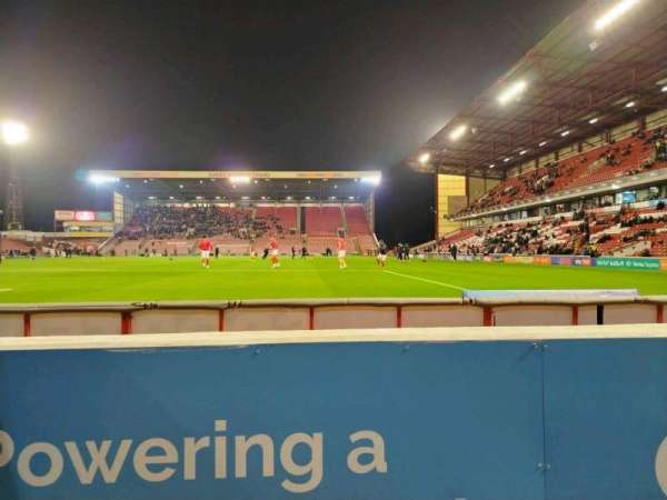 Oakwell Stadium, bloc: OR2, rangée: B, place: 042