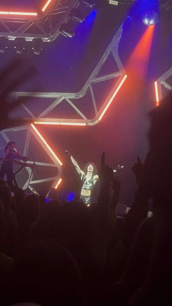 Michigan Lottery Amphitheatre, bloc: 200A, rangée: DD, place: 8
