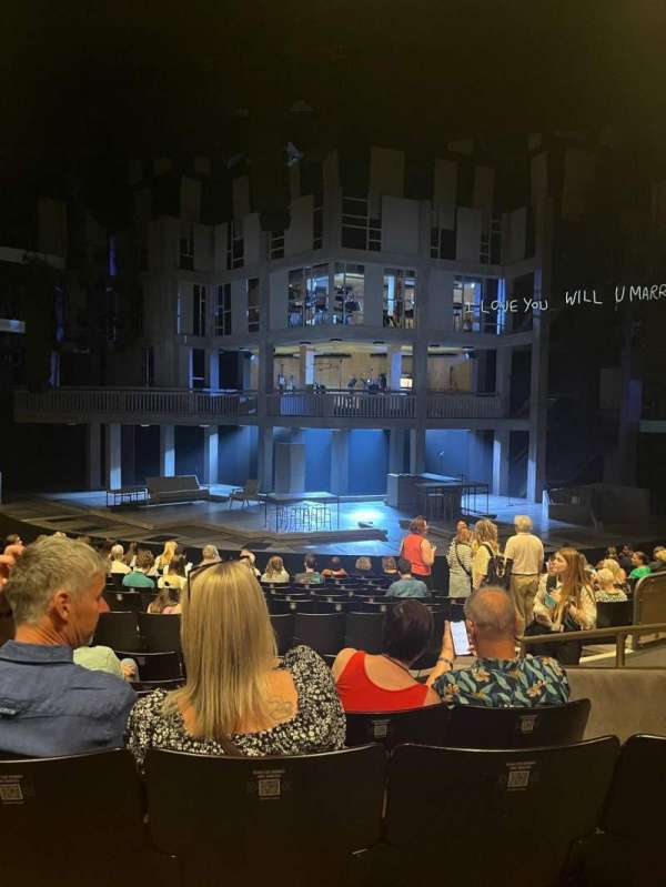 Gillian Lynne Theatre, bloc: Stalls, rangée: O, place: 33