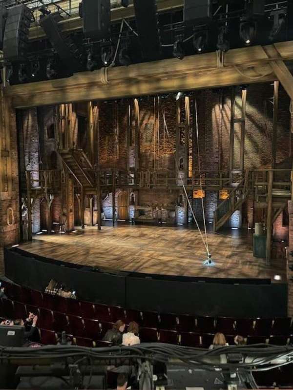 Victoria Palace Theatre, bloc: Royal Circle, rangée: A, place: 8