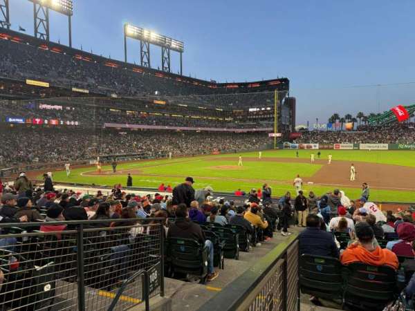 Oracle Park, bloc: 107, rangée: R, place: 8