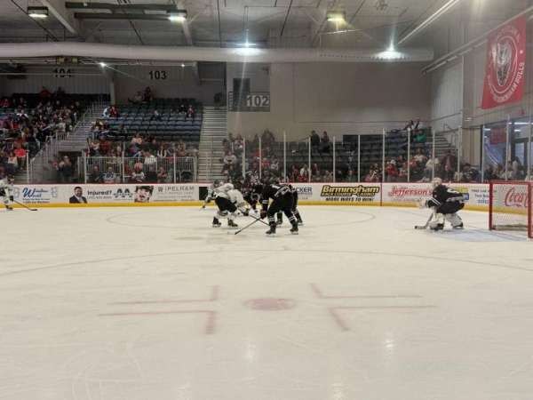 Pelham Civic Complex, bloc: 202, rangée: A, place: 10