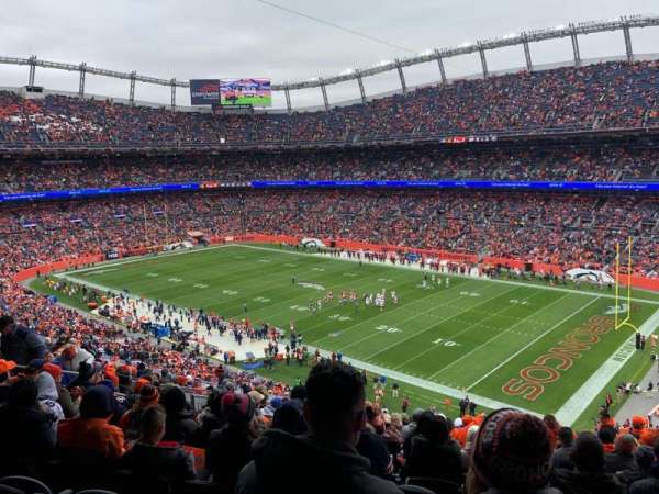 Empower Field at Mile High Stadium, bloc: 302, rangée: 18, place: 10