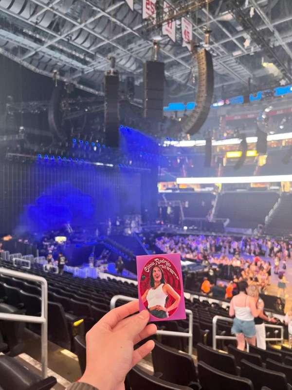 Capital One Arena, bloc: 100, rangée: R, place: 4