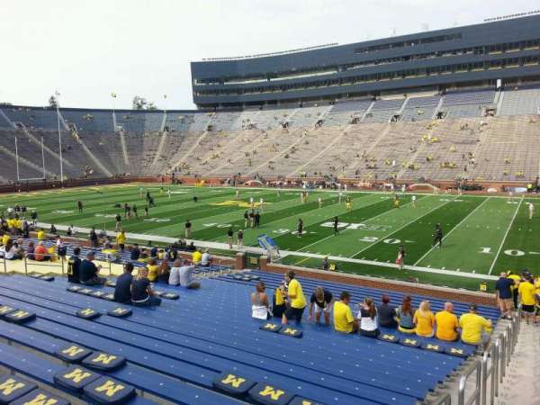 Michigan Stadium, bloc: 42, rangée: 30, place: 13