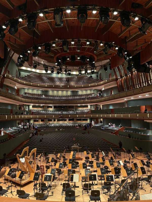 Esplanade Concert Hall, bloc: Gallery, rangée: CC, place: 23
