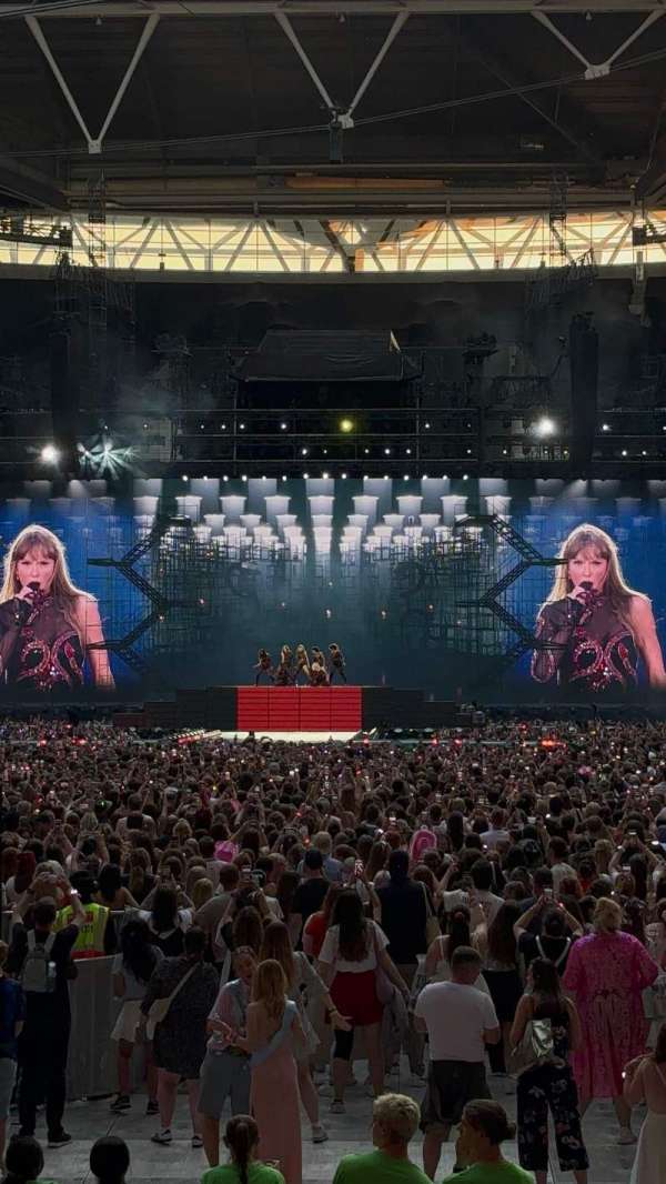 Wembley Stadium, bloc: 111, rangée: 11, place: 263