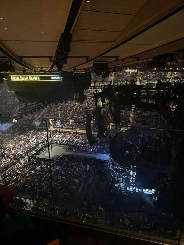 Madison Square Garden, bloc: 315, rangée: 2, place: 4