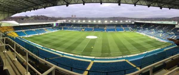 Elland Road, bloc: L39, rangée: Directors Box