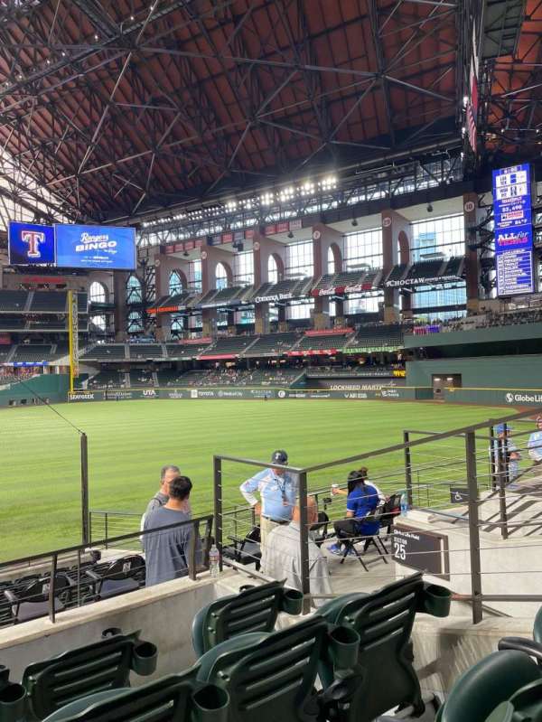 Globe Life Field, bloc: 25, rangée: 12, place: 4