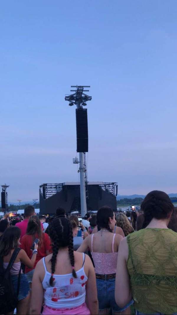 RCF arena, bloc: blue zone, rangée: the front of the zone