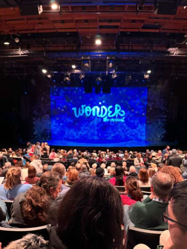 Loeb Drama Center, bloc: Orchestra C, rangée: K, place: 17